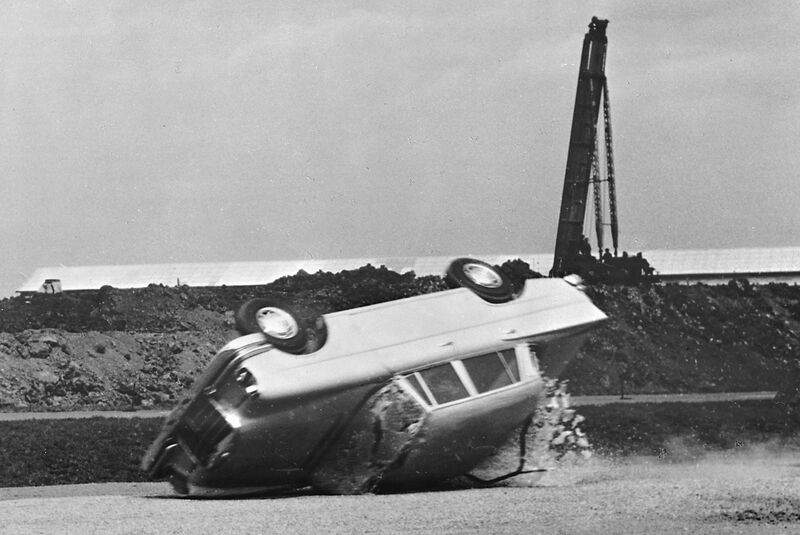 Mercedes-Benz 220Sb "Heckflosse" W111 (1959-1965) Überschlag Unfallversuch