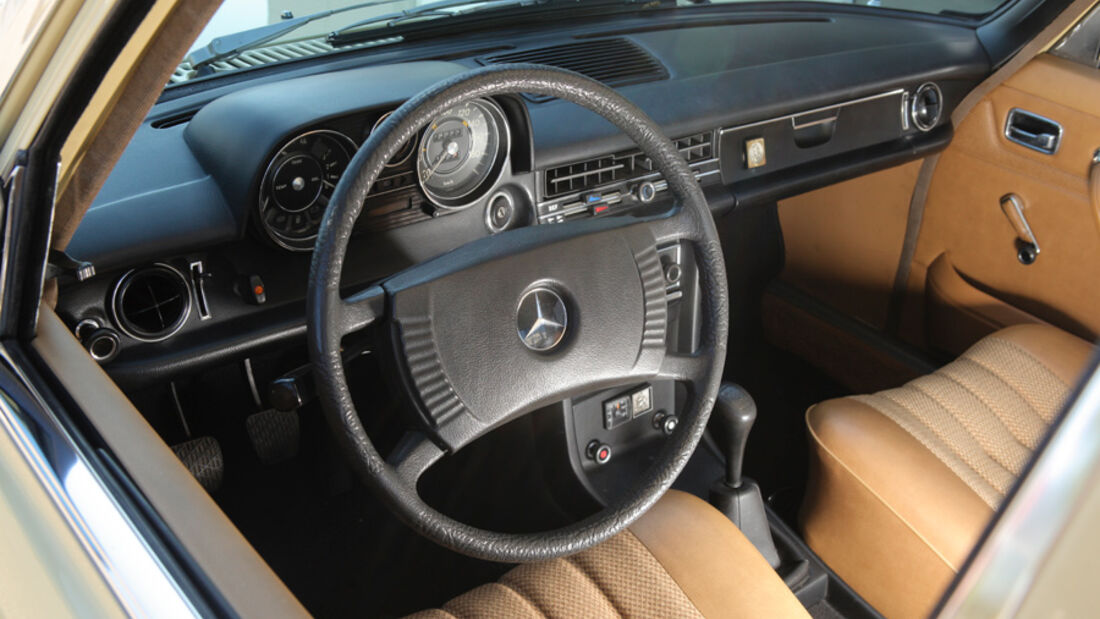 Mercedes-Benz 230.4,  Cockpit