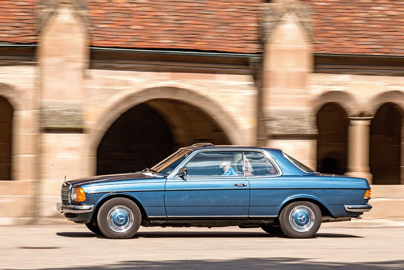 Mercedes-Benz 230 CE, Seitenansicht