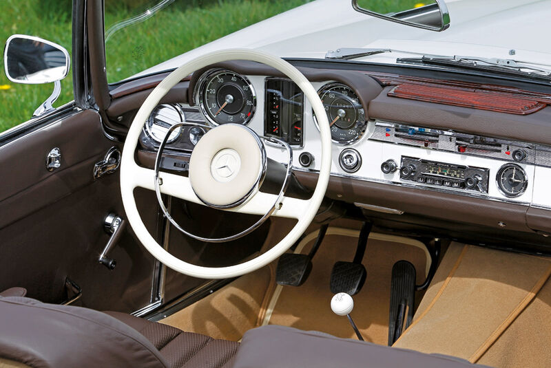 Mercedes-Benz 230 SL Cockpit