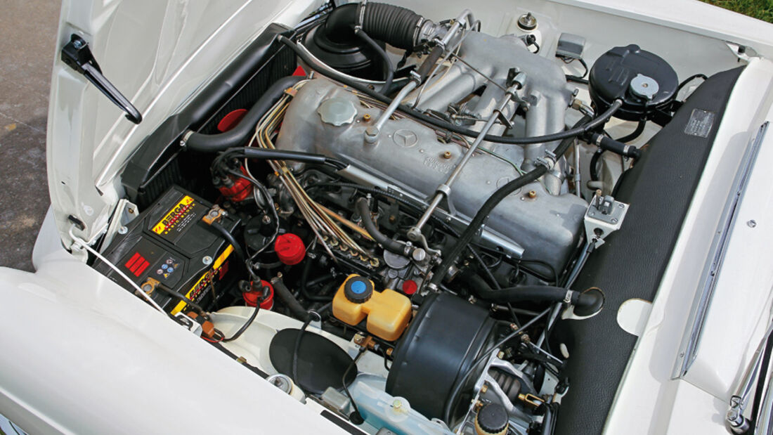 Mercedes-Benz 230 SL Motor