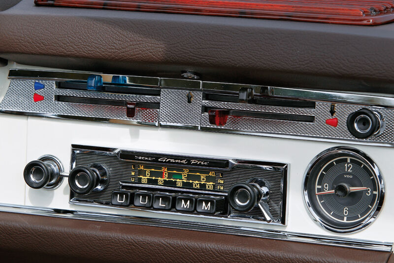 Mercedes-Benz 230 SL Radio
