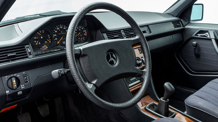 Mercedes-Benz 230E W124 mit 995 km zu verkaufen