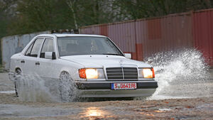 Mercedes-Benz 250 D, Wasserdurchfahrt