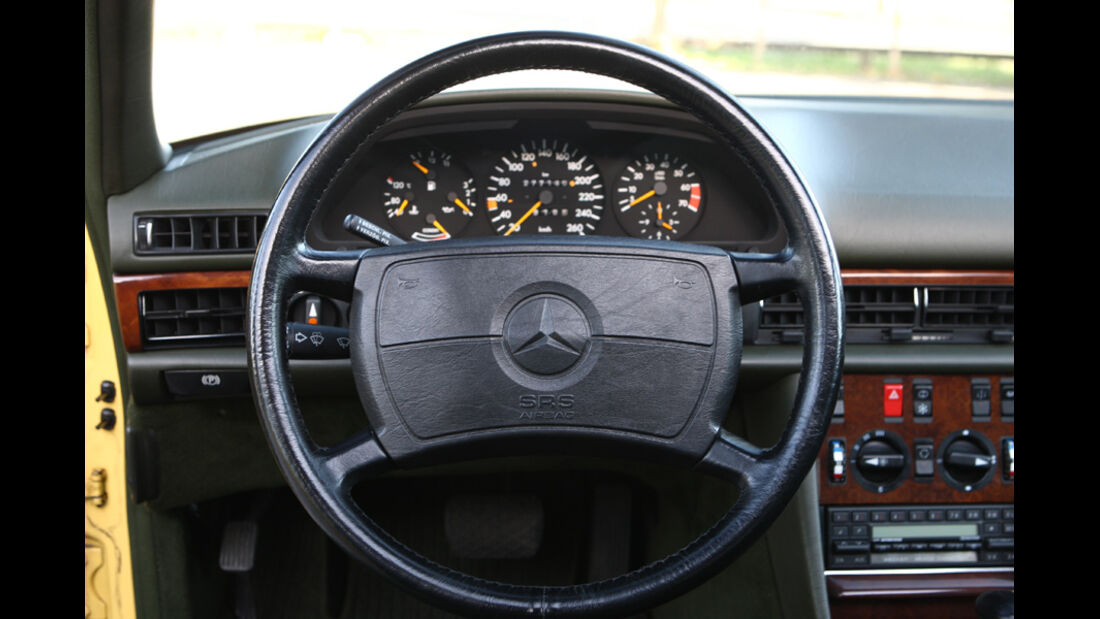 Mercedes-Benz 560 SEL, Baujahr 1986, Cockpit