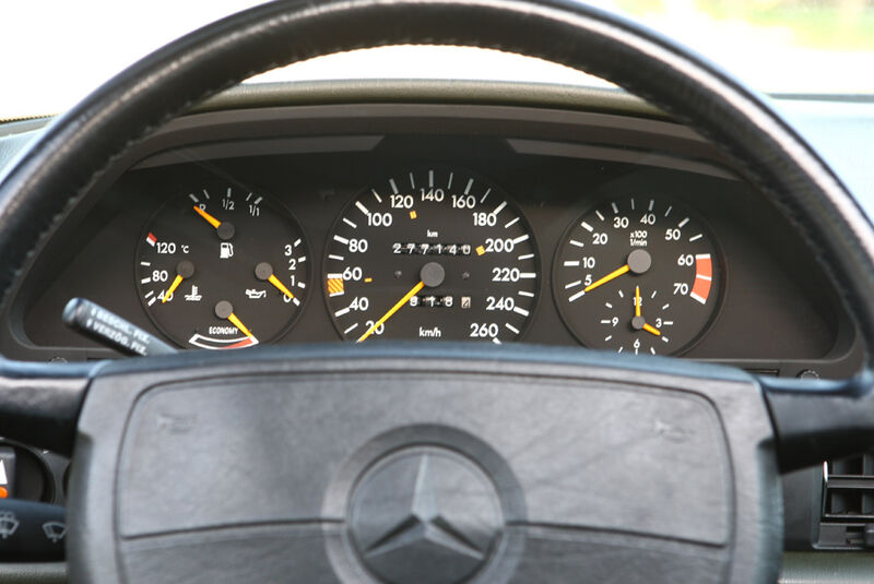 Mercedes-Benz 560 SEL, Baujahr 1986, Cockpit