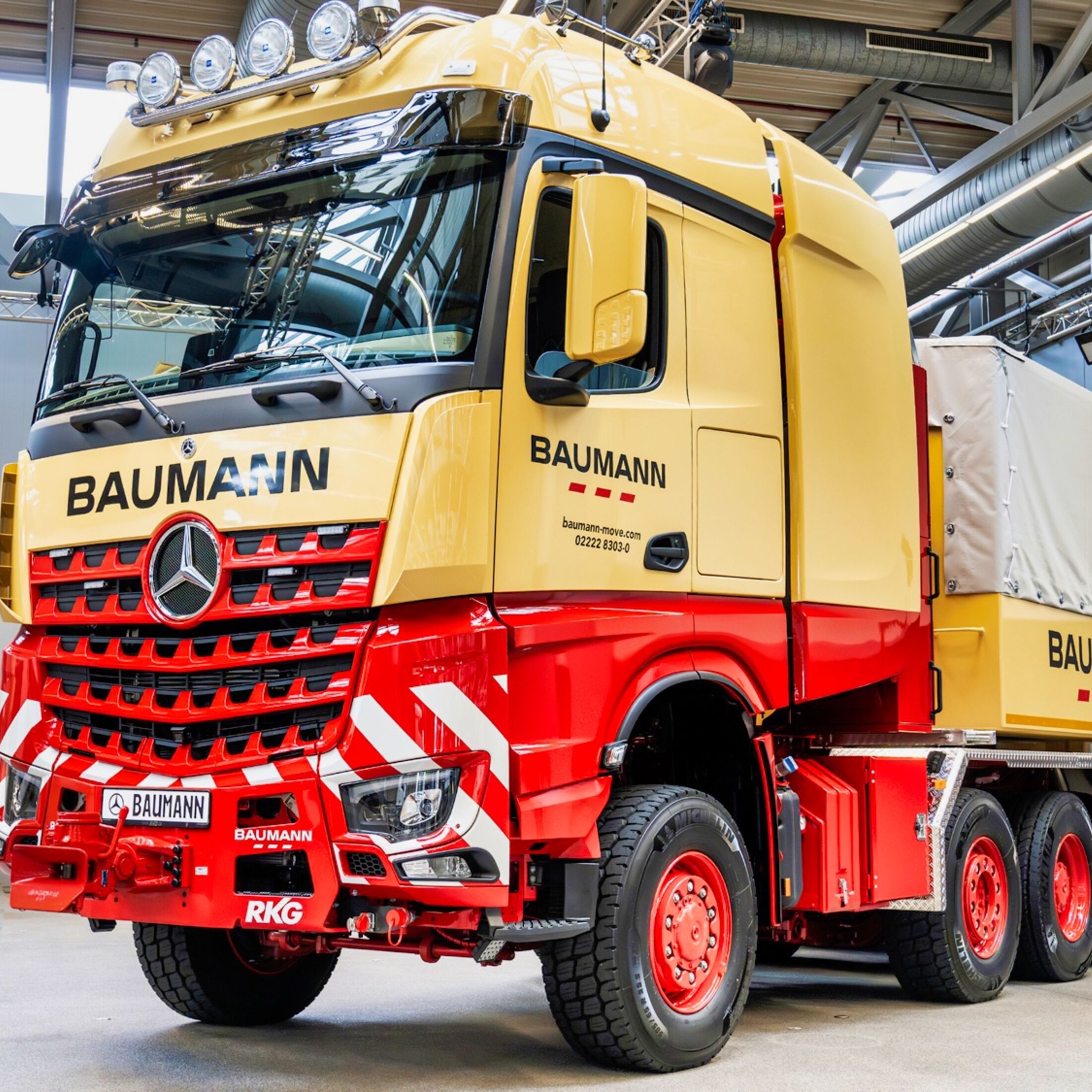 Mercedes-Benz Arocs SLT 4463 AS 8x6 zieht 1.000 Tonnen