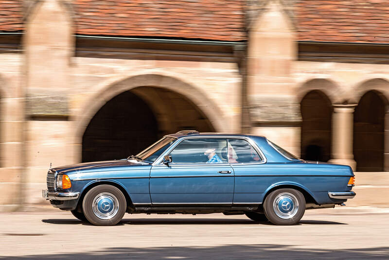 Mercedes-Benz C123, Seitenansicht