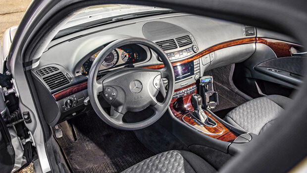 Mercedes-Benz E 280 CDI T, Interieur