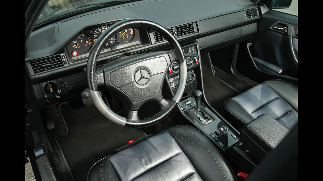 Mercedes-Benz E 500, Cockpit, Lenkrad