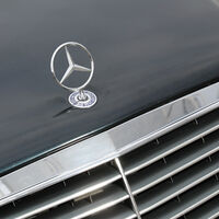 Mercedes-Benz E 500, Kühlergrill, Stern