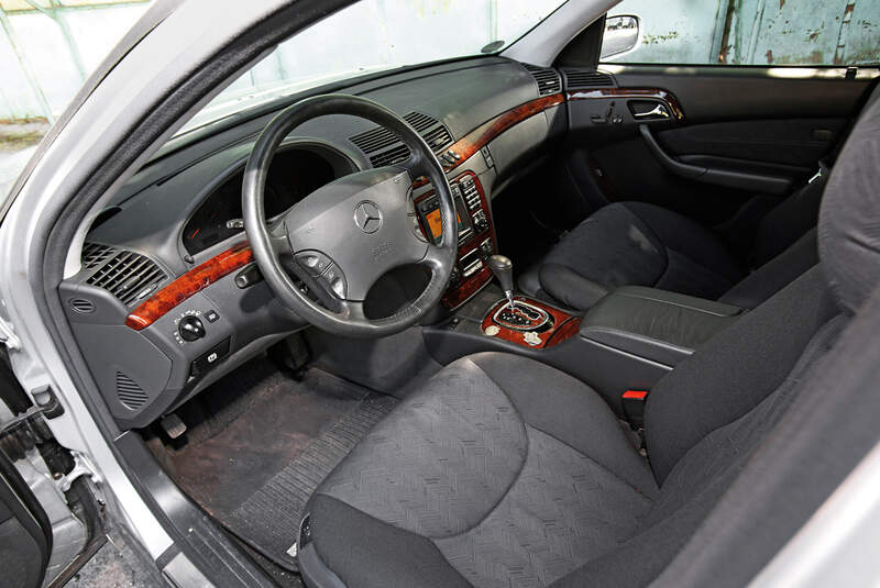 Mercedes-Benz S 320, Cockpit