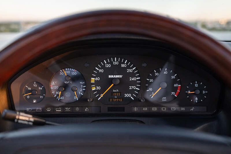 Mercedes-Benz SL R129 Brabus 7.3 S V12 (1995) Instrumente mit Tachometer