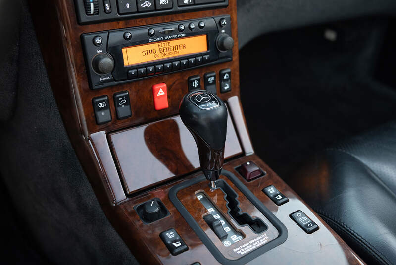Mercedes-Benz SL R129 Brabus 7.3 S V12 (1995) Mittelkonsole