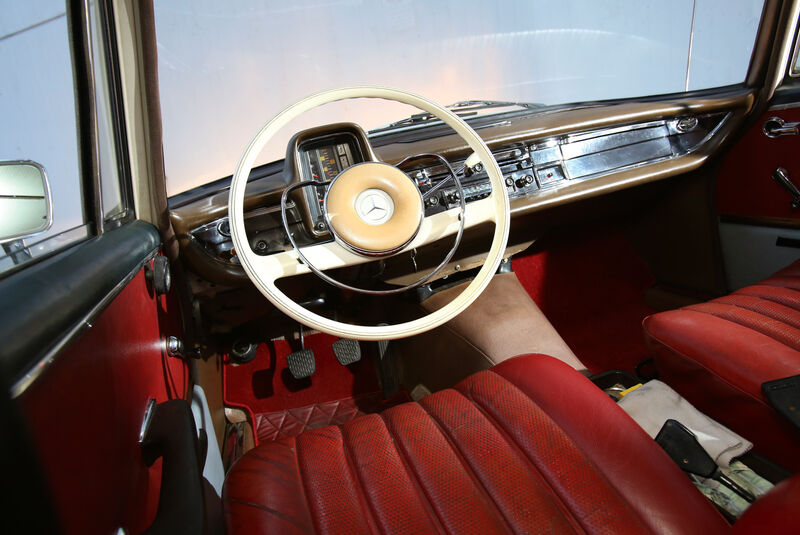 Mercedes-Benz W110, Cockpit, Lenkrad