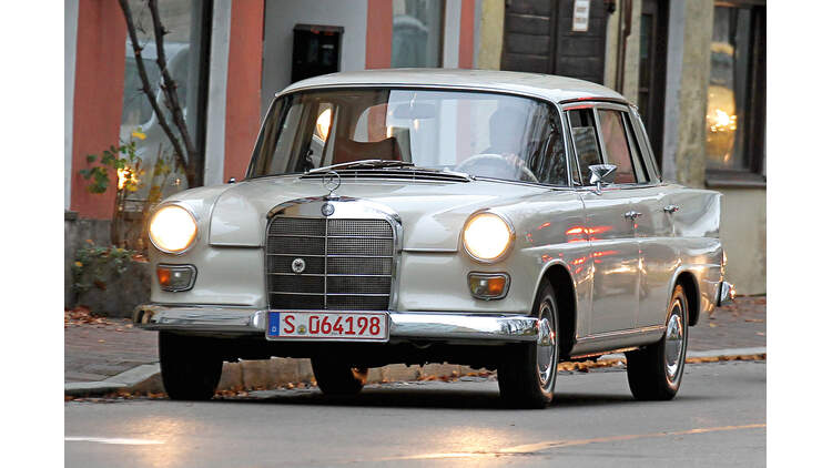 Mercedes Benz W110 Kaufberatung Die Nachteile Der Sicherheit Auto Motor Und Sport
