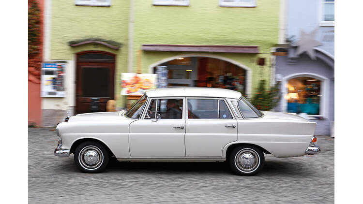 Mercedes Benz W110 Kaufberatung Die Nachteile Der Sicherheit Auto Motor Und Sport