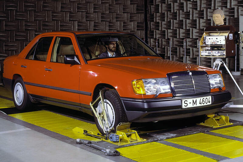 Mercedes-Benz W124 (1984 bis 1995) Limousine im Geräuschlabor