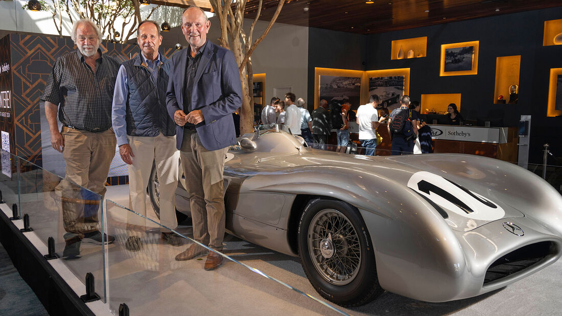 Mercedes-Benz W196R, Rob Myers (RM Group), Joe Hale ( Indianapolis Motor Speedway Museum), Marcus Breitschwerdt, CEO Mercedes-Benz Heritage GmbH (von links nach rechts)