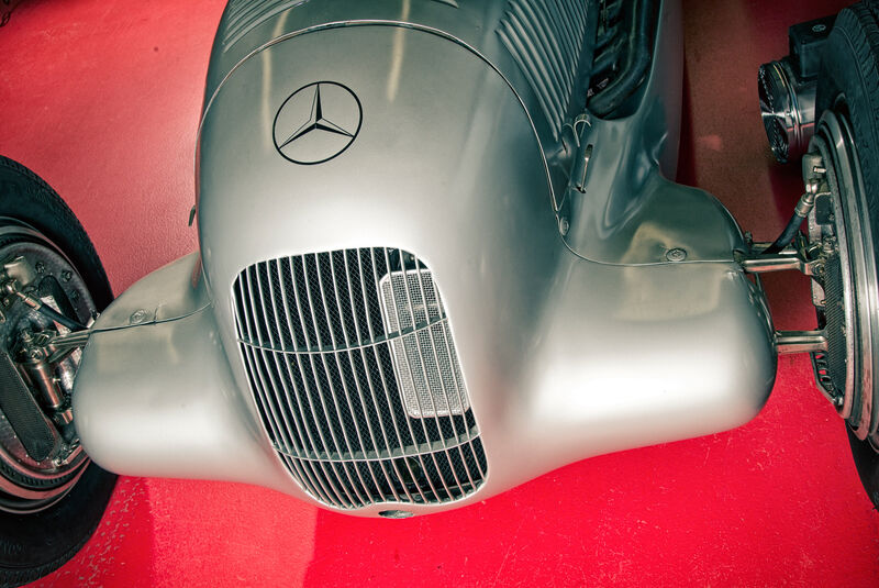 Mercedes-Benz W25, Silberpfeil, Kühlergrill