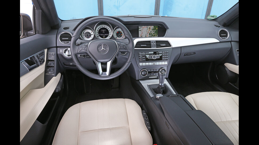 Mercedes C 180, Cockpit
