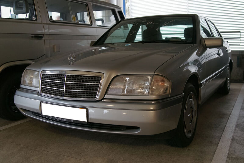 Mercedes C 180 Elegance W202  Bremen Classic Motorshow 2024 Parkhaus 