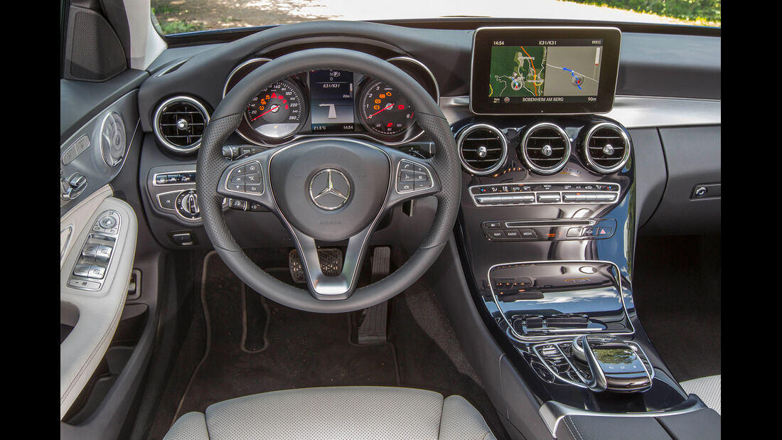 Mercedes C 180 T, Cockpit