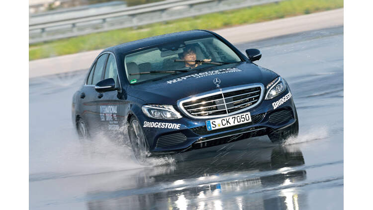 Mercedes C Klasse Gegen Bmw 3er Audi A4 Und Volvo S60 C Klasse Stellt Sich Der Mittelklassekonkurenz Auto Motor Und Sport