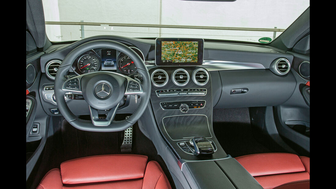 Mercedes C 400 4Matic, Cockpit