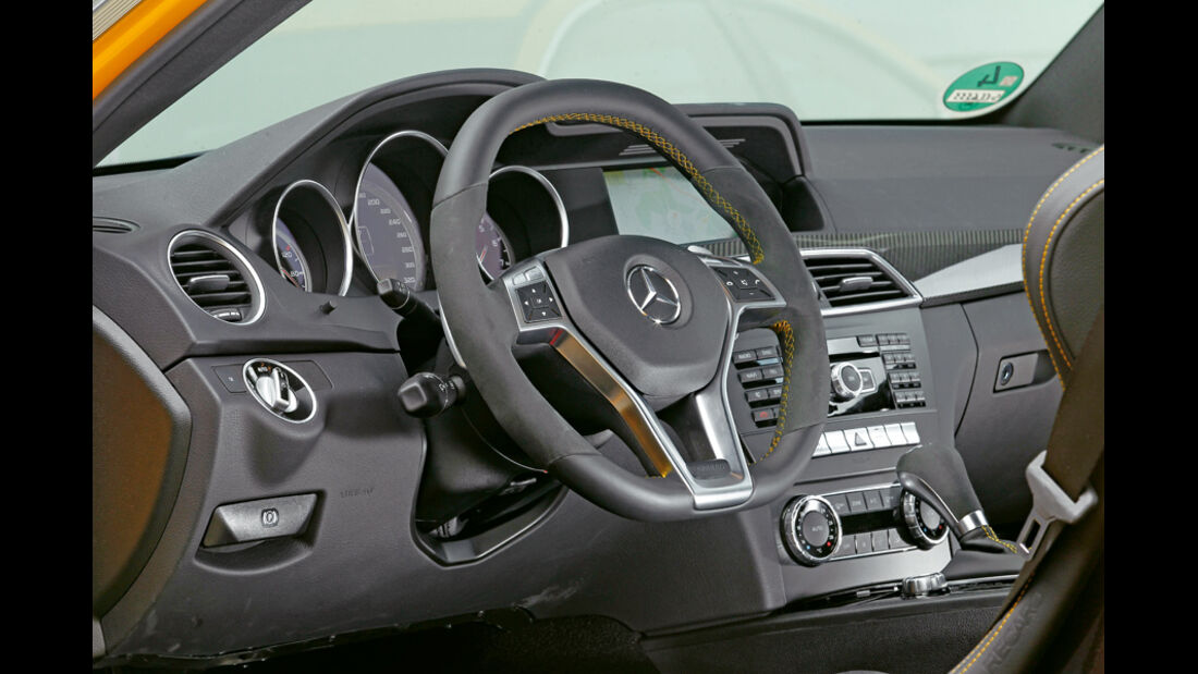 Mercedes C 63 AMG Coupé Black Series, Cockpit, Lenkrad