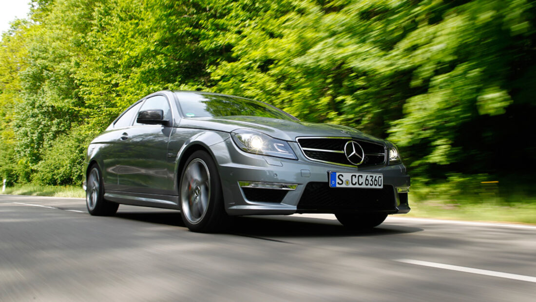 Mercedes C 63 AMG Coupe Performance Package, Frontansicht, Wald