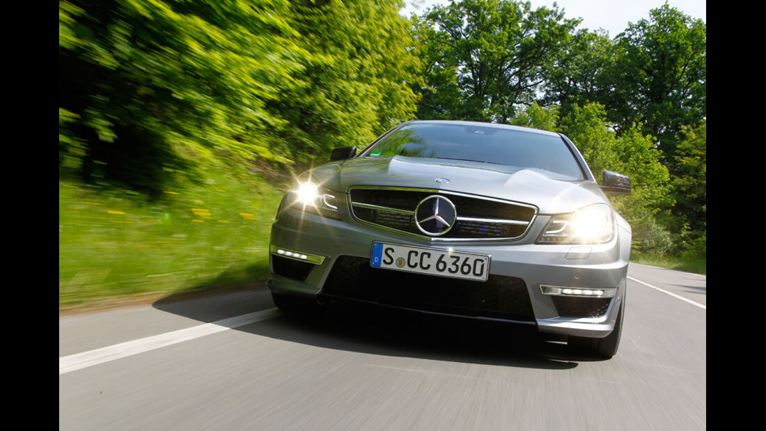 Mercedes C 63 AMG Coupe Performance Package, Frontansicht, Wald