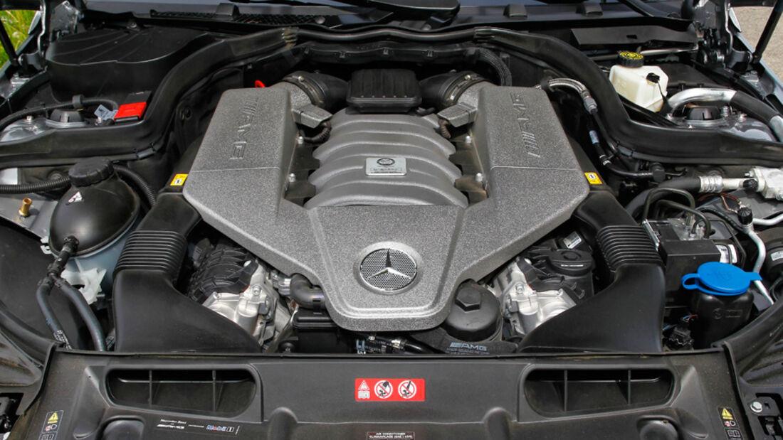 Mercedes C 63 AMG Coupe Performance Package, Motorraum, Motor