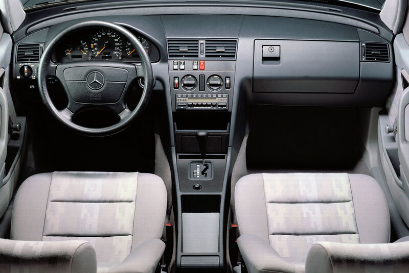 Mercedes C-Klasse 202 Cockpit (1993)