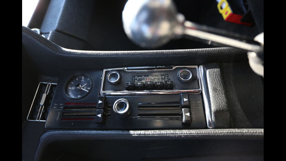 Mercedes C111, Mittelkonsole