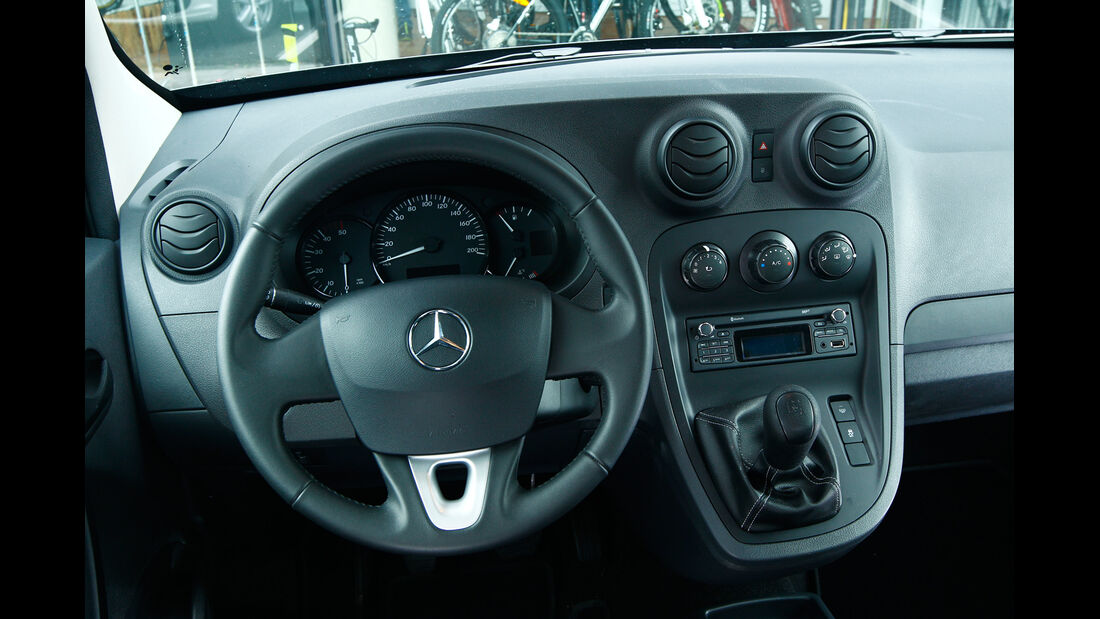 Mercedes Citan 109 CDI, Lenkrad, Mittelkonsole
