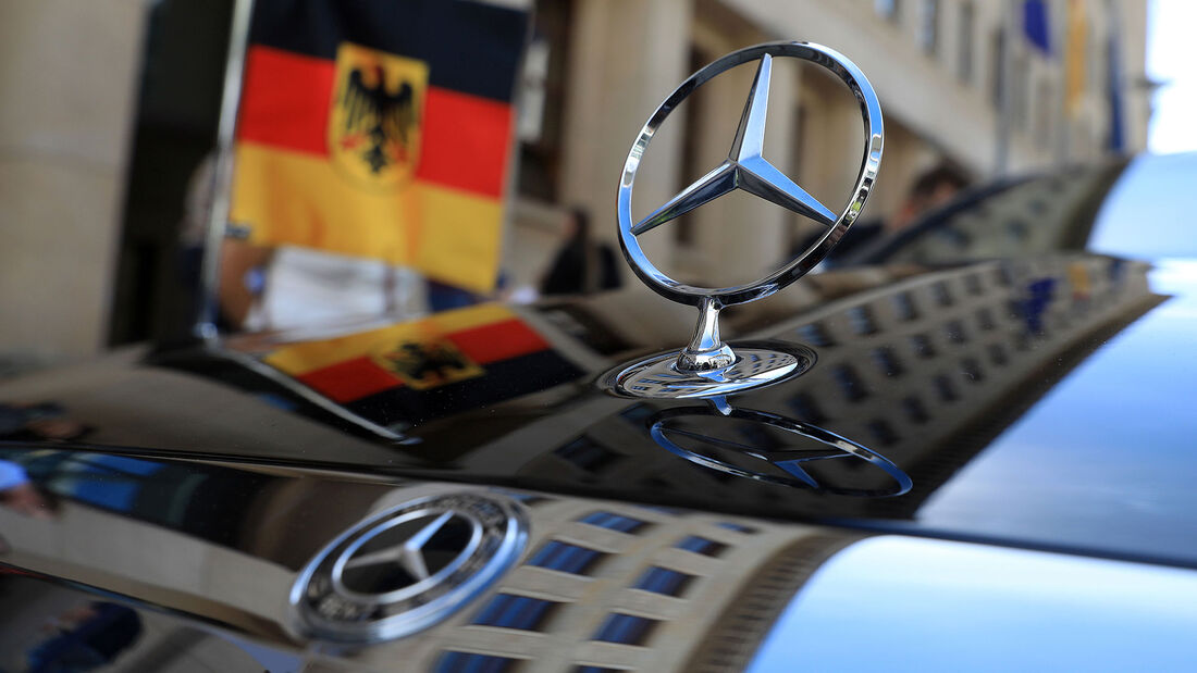 Mercedes Dienstwagen Deutschland Flagge