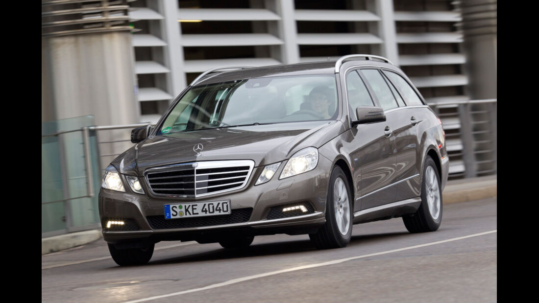 Mercedes E 200 CDI T Elegance, Frontansicht, Stadt, Licht an, Scheinwerfer