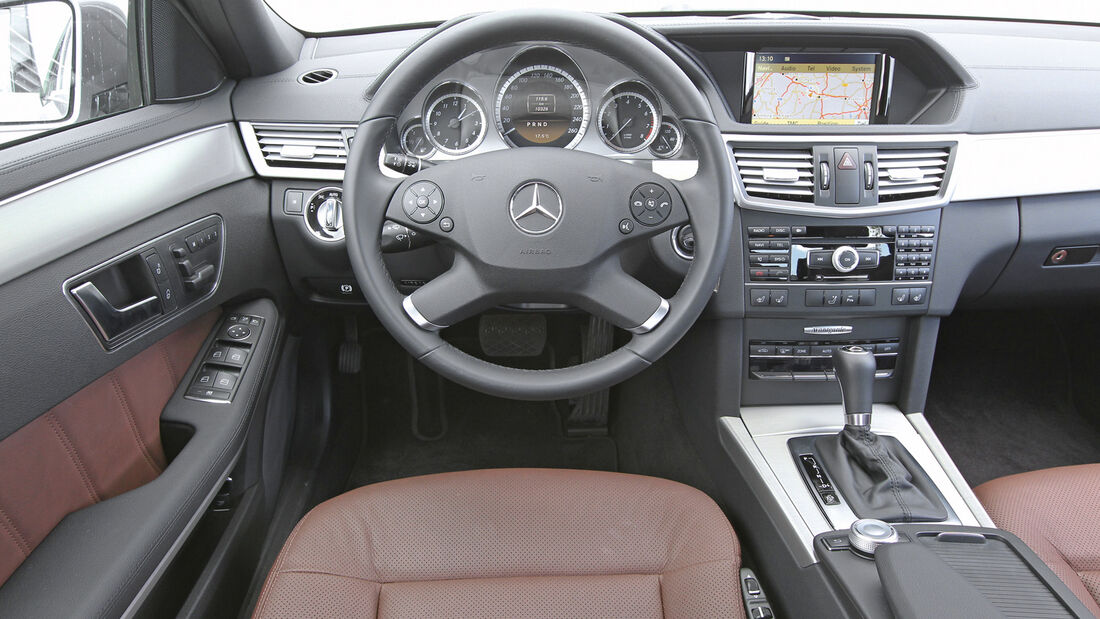 Mercedes E 200 NGT, Cockpit, Lenkrad