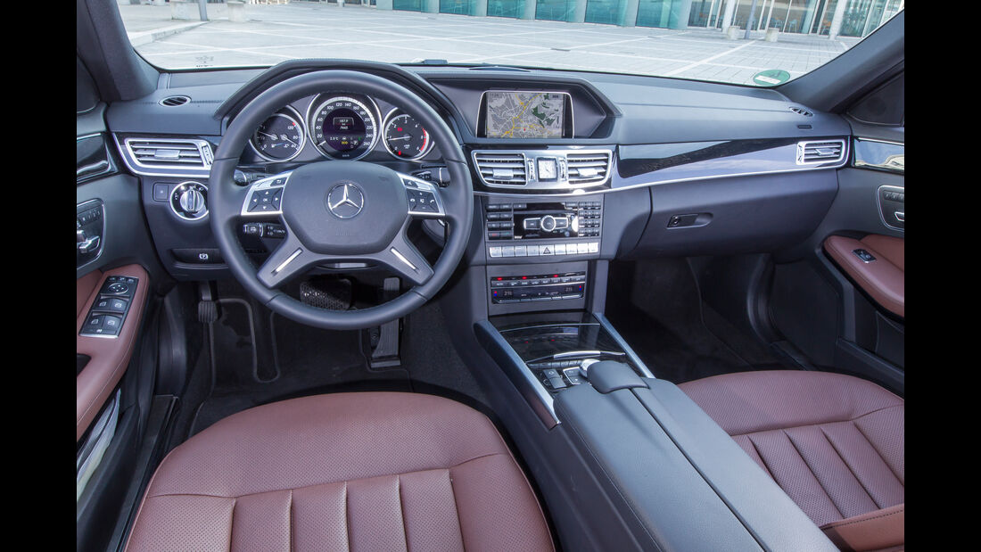Mercedes E 220 T Bluetec, Cockpit