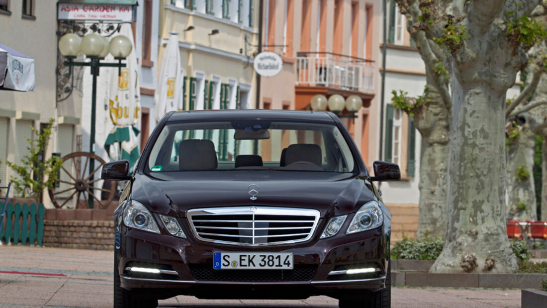 Mercedes E 350, Frontansicht, Stadt