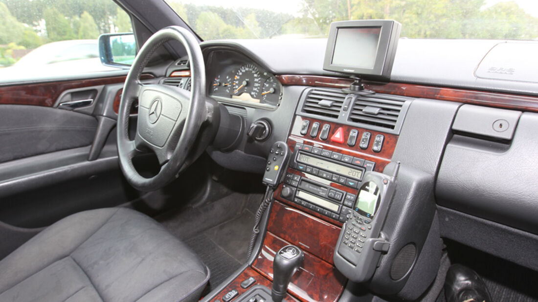 Mercedes E 420, Cockpit