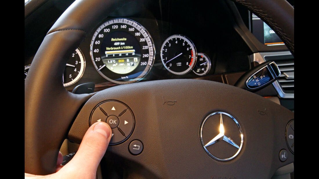 Mercedes E-Klasse, Bordcomputer-Menu, Bedienfeld