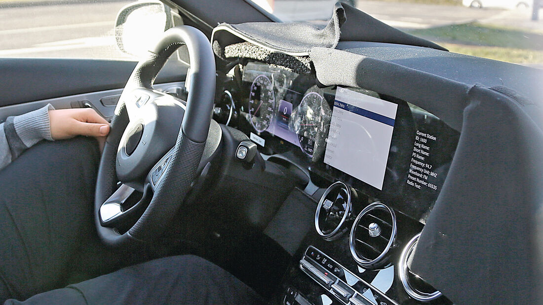 Mercedes E-Klasse, Cockpit