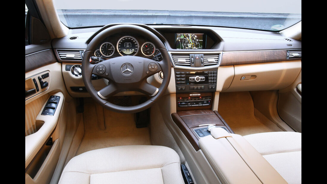 Mercedes E-Klasse, Cockpit