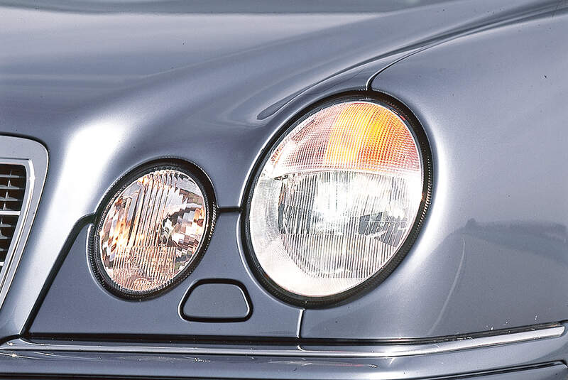 Mercedes E-Klasse (W210), Frontscheinwerfer