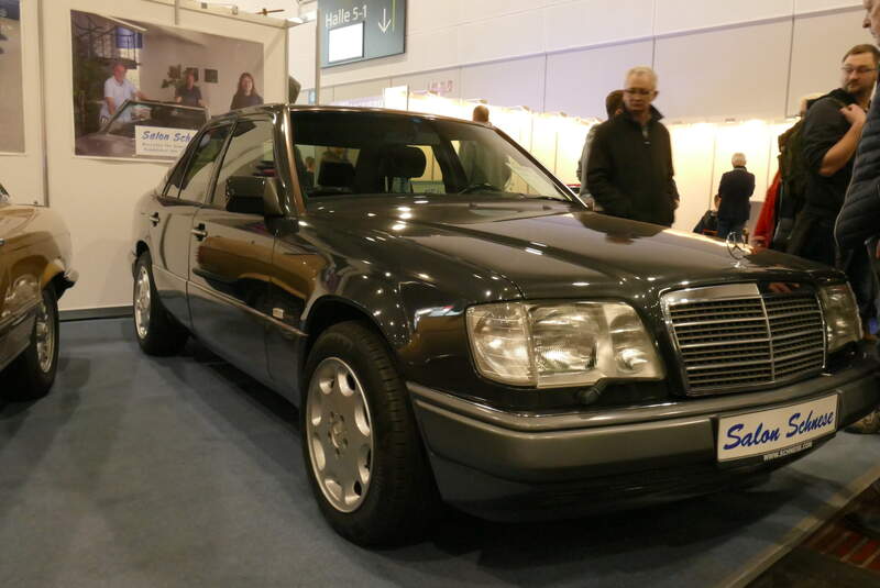 Mercedes E420 auf der Bremen Classic Motorshow 2020