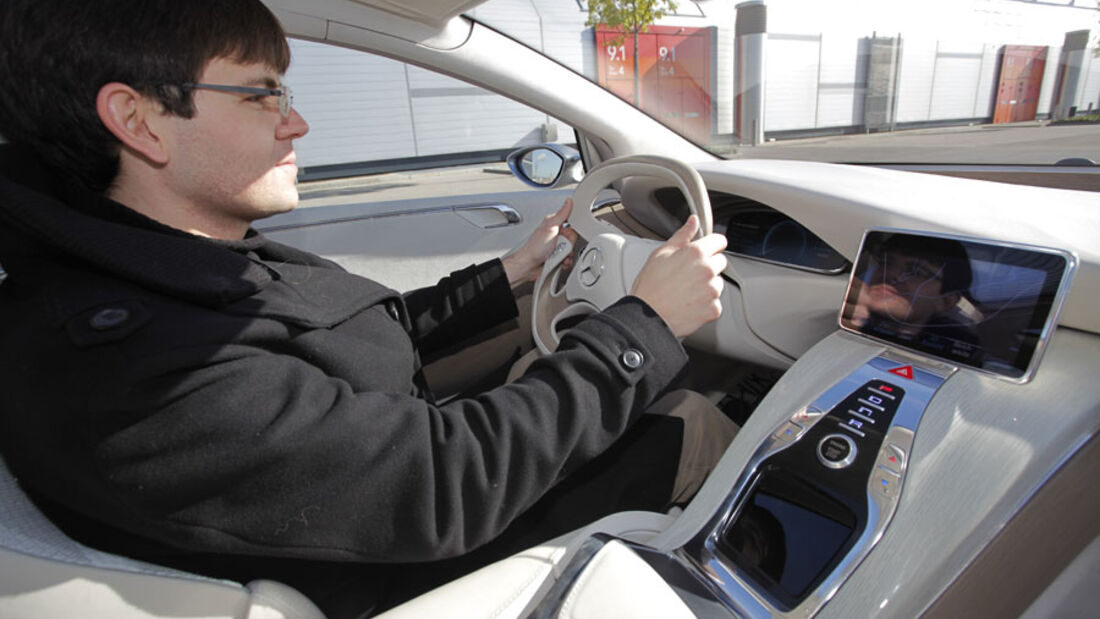 Mercedes F 800, Innenraum, Cockpit