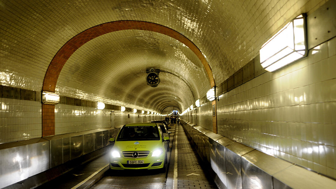 Mercedes F-Cell World Drive Tag 70, St. Pauli-Elbtunnel