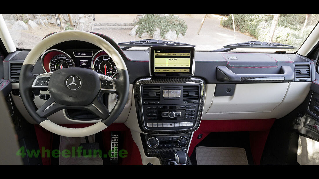Mercedes G 63 AMG 6x6 in Dubai 2013